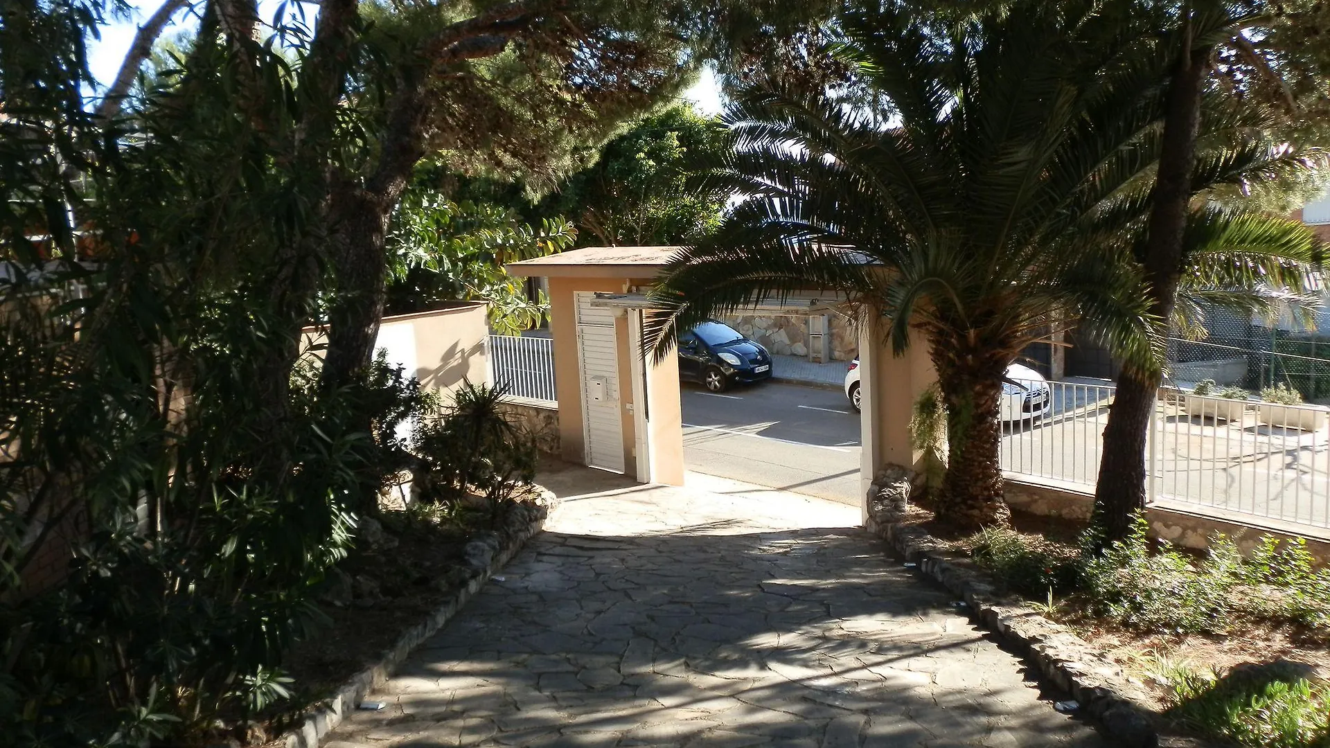 Villa Regine-Salou contacts